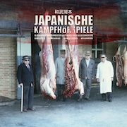 Album-Review: Japanische Kampfhörspiele - Blaskapelle Bürgermeister Bratwurst Bier Geschenkekorb Bibelstelle Bumskabine Bienensterben Völkermord Japanische Kampfhörspiele: Blaskapelle Bürgermeister Bratwurst Bier Geschenkekorb Bibelstelle Bumskabine Bienensterben Völkermord