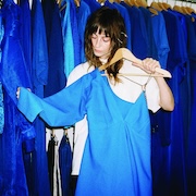 Album-Review: Faye Webster - Underdressed At The Symphony Faye Webster: Underdressed At The Symphony