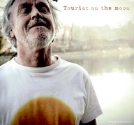 Album-Review: Roddy McKinnon - Tourist On The Moon Roddy McKinnon: Tourist On The Moon