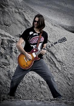 Martón Szabó (Gitarre) Martón Szabó (Gitarre)